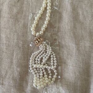 Elegant Pearl Necklace with Gold Accents